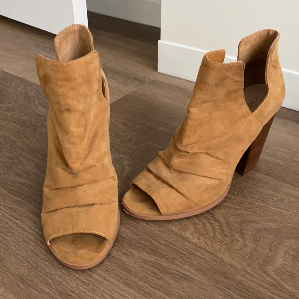 Suede, slouch, peep toe 3” heels